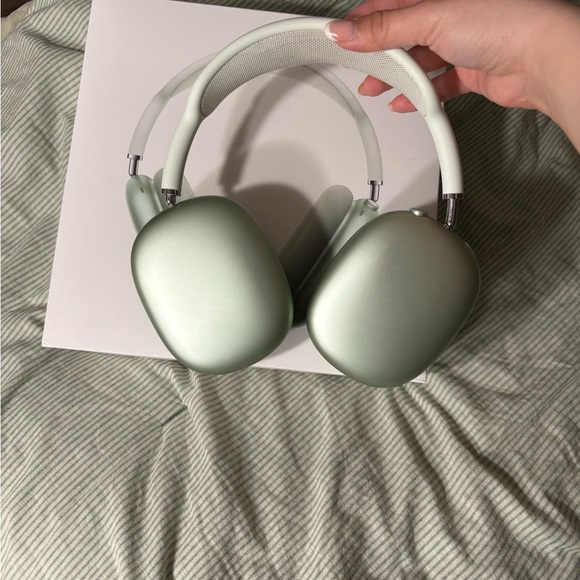 AirPods Max - Picture 3 of 7